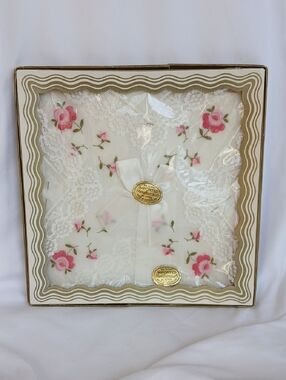 Vintage Floral Embroidered Handkerchief Set - Pink Roses